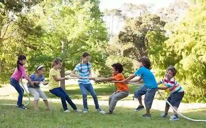 Niños jugando con cuerda en evento familiar